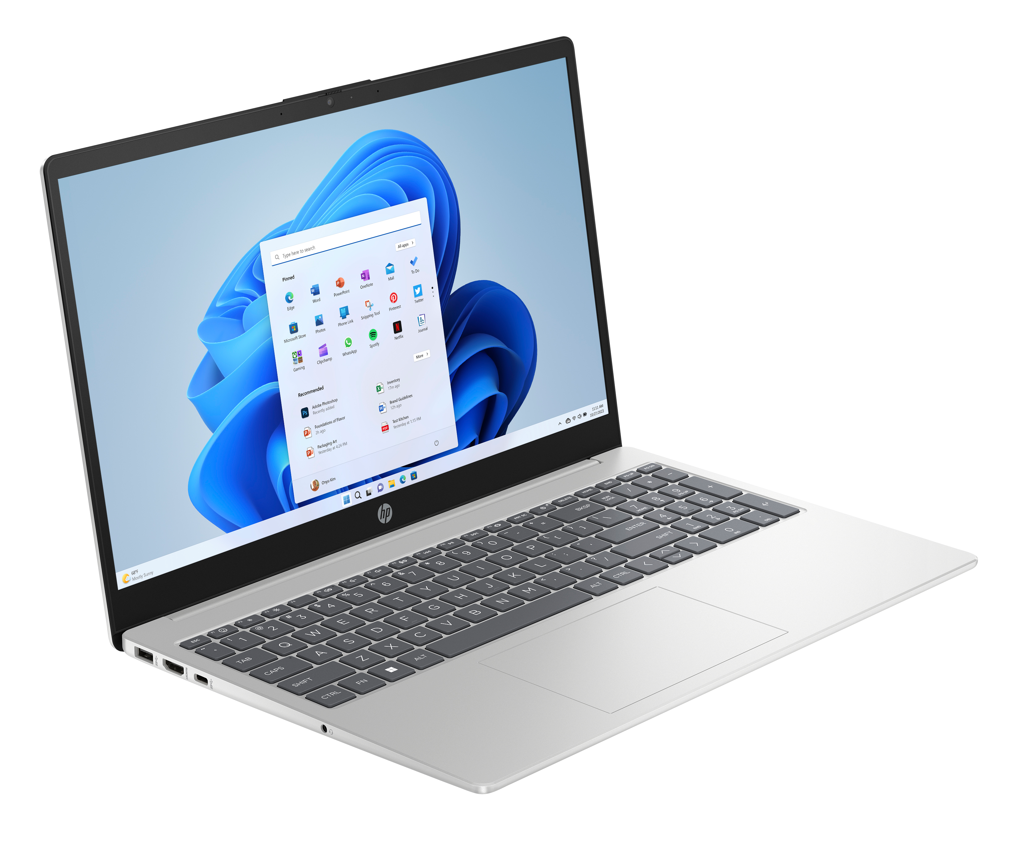 Srebrny laptop na czarnym tle, wyświetlający interfejs Windows 11 z ikonami aplikacji.
