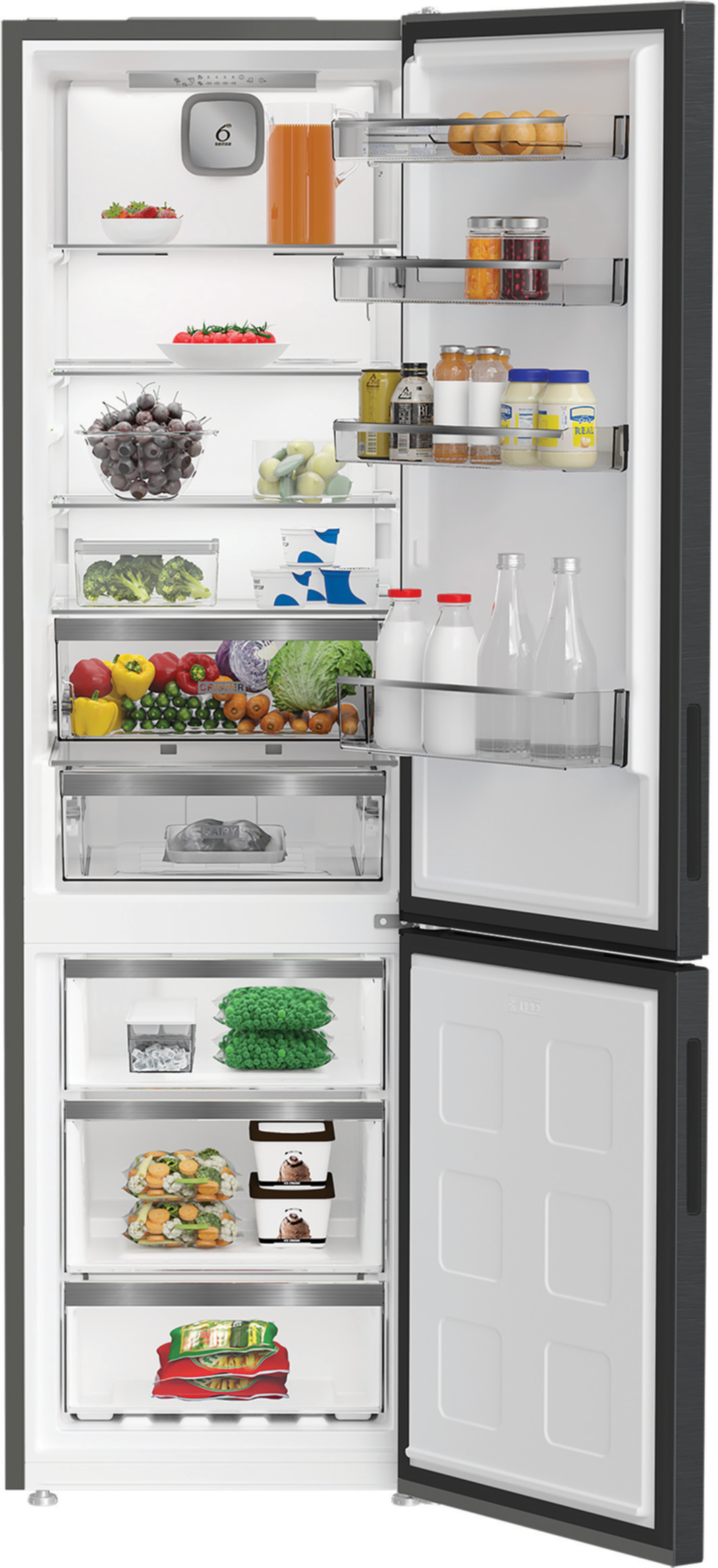 Otwarta lodówka wypełniona różnymi produktami spożywczymi: owoce, warzywa, jajka, napoje i mrożonki. Lodówka jest czarno-srebrna.