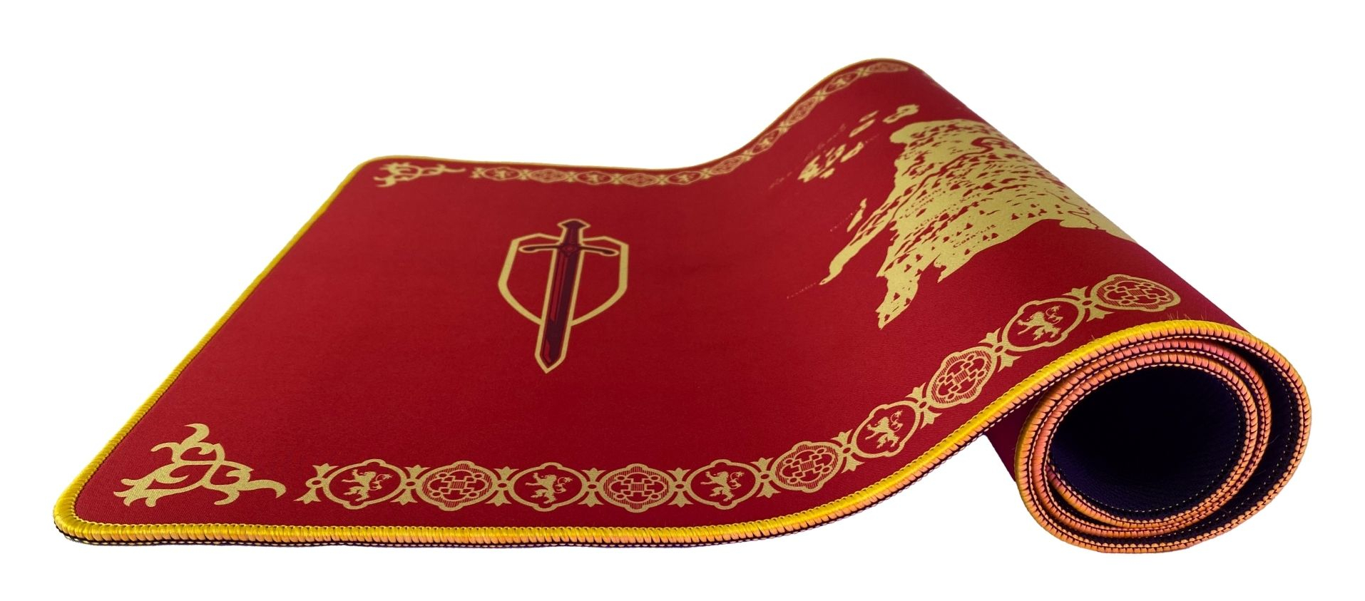 Czerwona podkładka pod mysz dla graczy ze złotymi akcentami. Zawiera wzór miecza i tarczy, mapę i dekoracyjne obramowania. Zwinięta.