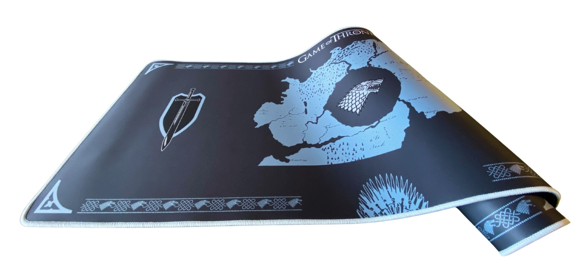 Podkładka pod mysz z mapą Gry o Tron. Zawiera mapę Westeros, miecz i symbol direwolfa, wszystko w kolorze białym na czarnym tle.