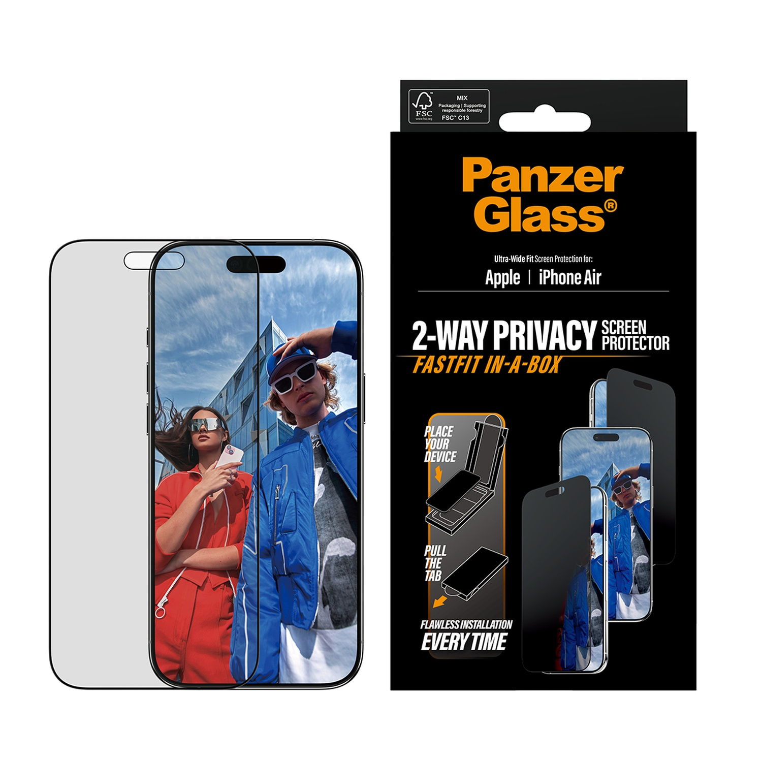 Une boîte de protection d'écran PanzerGlass avec un téléphone et deux personnes portant des lunettes de soleil. La boîte indique 2-WAY PRIVACY.
