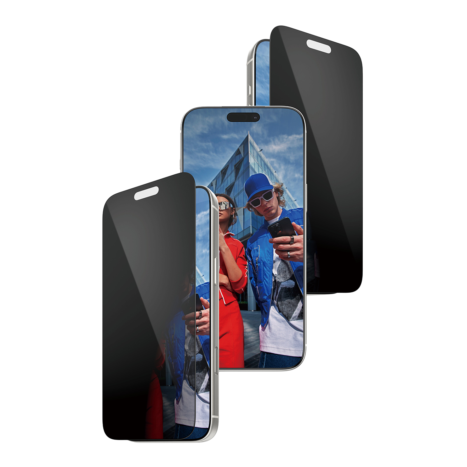 Trois smartphones avec protecteurs d'écran. Deux téléphones montrent un couple en extérieur. Une personne porte une robe rouge, l'autre une veste bleue.