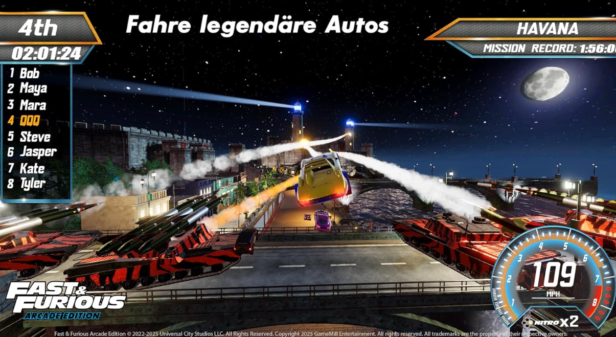 Eine Rennspielszene zeigt ein gelbes Auto, das über eine Brücke springt, Panzer auf der Straße und einen Nachthimmel mit Mond.