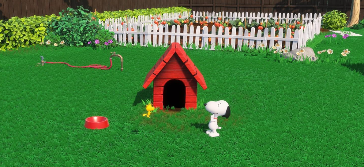 Snoopy steht in einem Garten mit seinem roten Hundehütte. Woodstock ist in der Nähe. Eine rote Schüssel und ein weißer Zaun sind ebenfalls sichtbar.