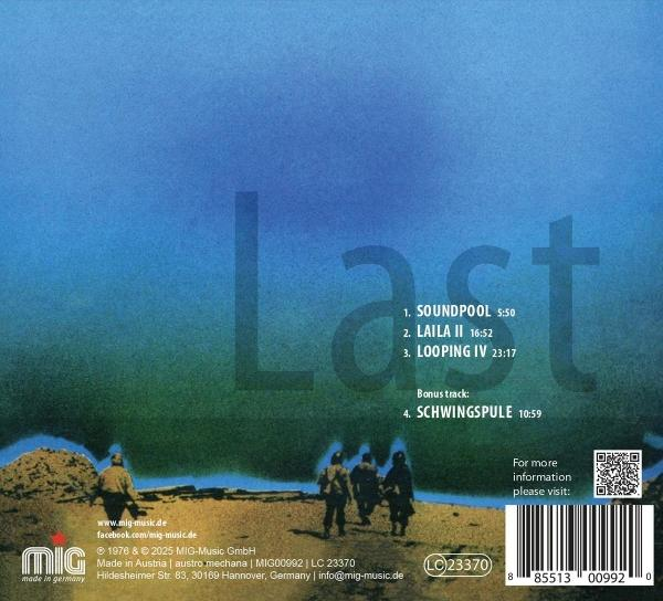 CD-Cover mit blau-grünem Farbverlauf. Figuren gehen auf dem Boden. Text listet Songtitel auf, und ein Barcode ist vorhanden.