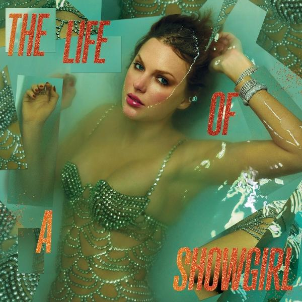 Frau in einem Bad, trägt ein juwelenbesetztes Oberteil. Text: 'The Life Of A Showgirl'.