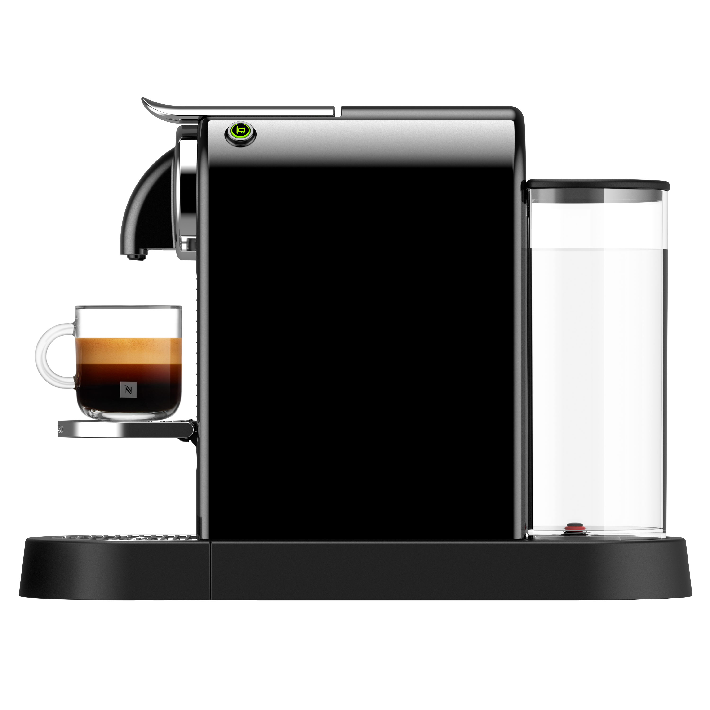Eine schwarze Nespresso-Maschine mit einem Glas Kaffee. Rechts befindet sich ein Wasserbehälter. Der Hintergrund ist schwarz.