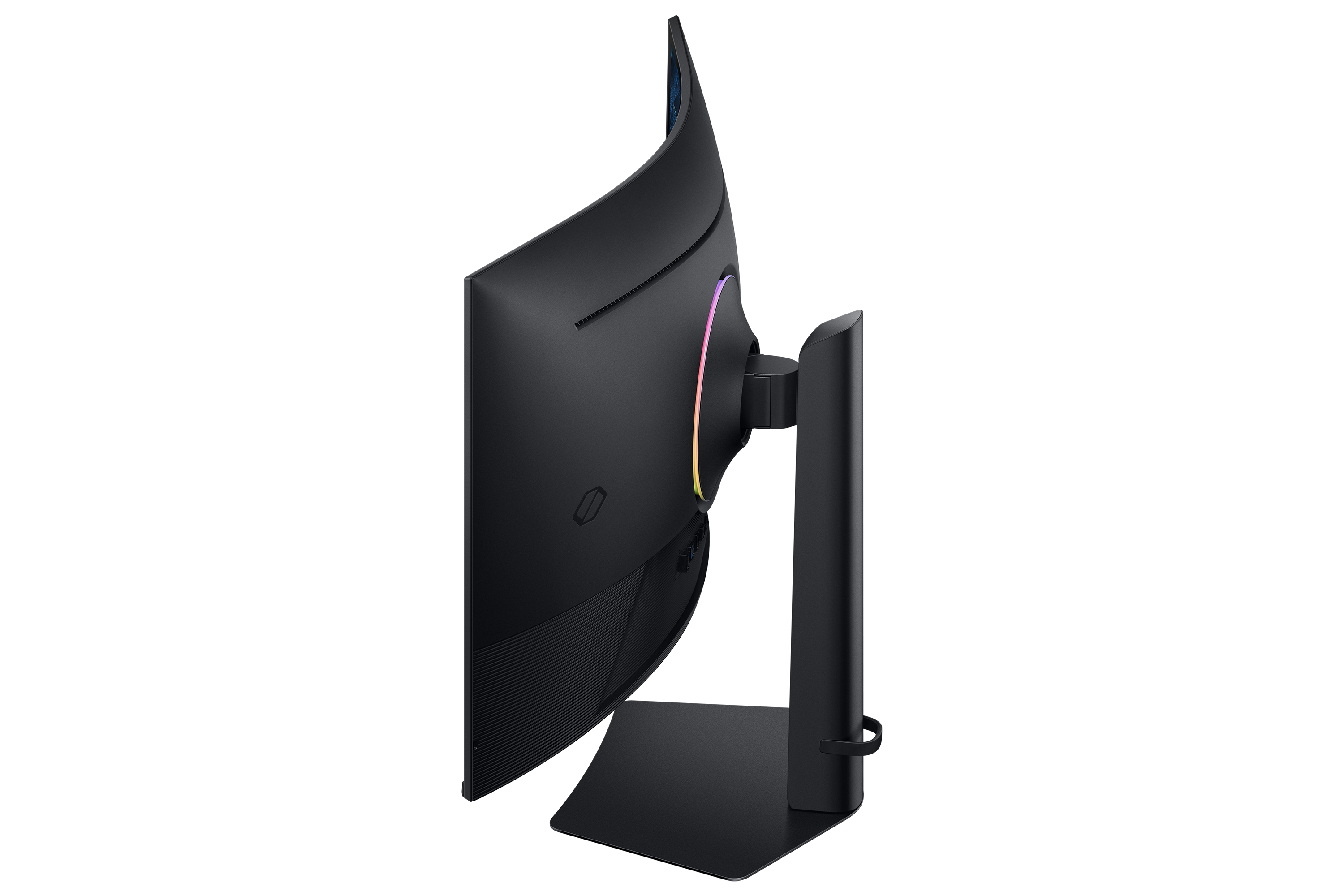 Een gebogen zwarte monitor op een zwarte achtergrond. De achterkant van de monitor is zichtbaar, met een standaard.
