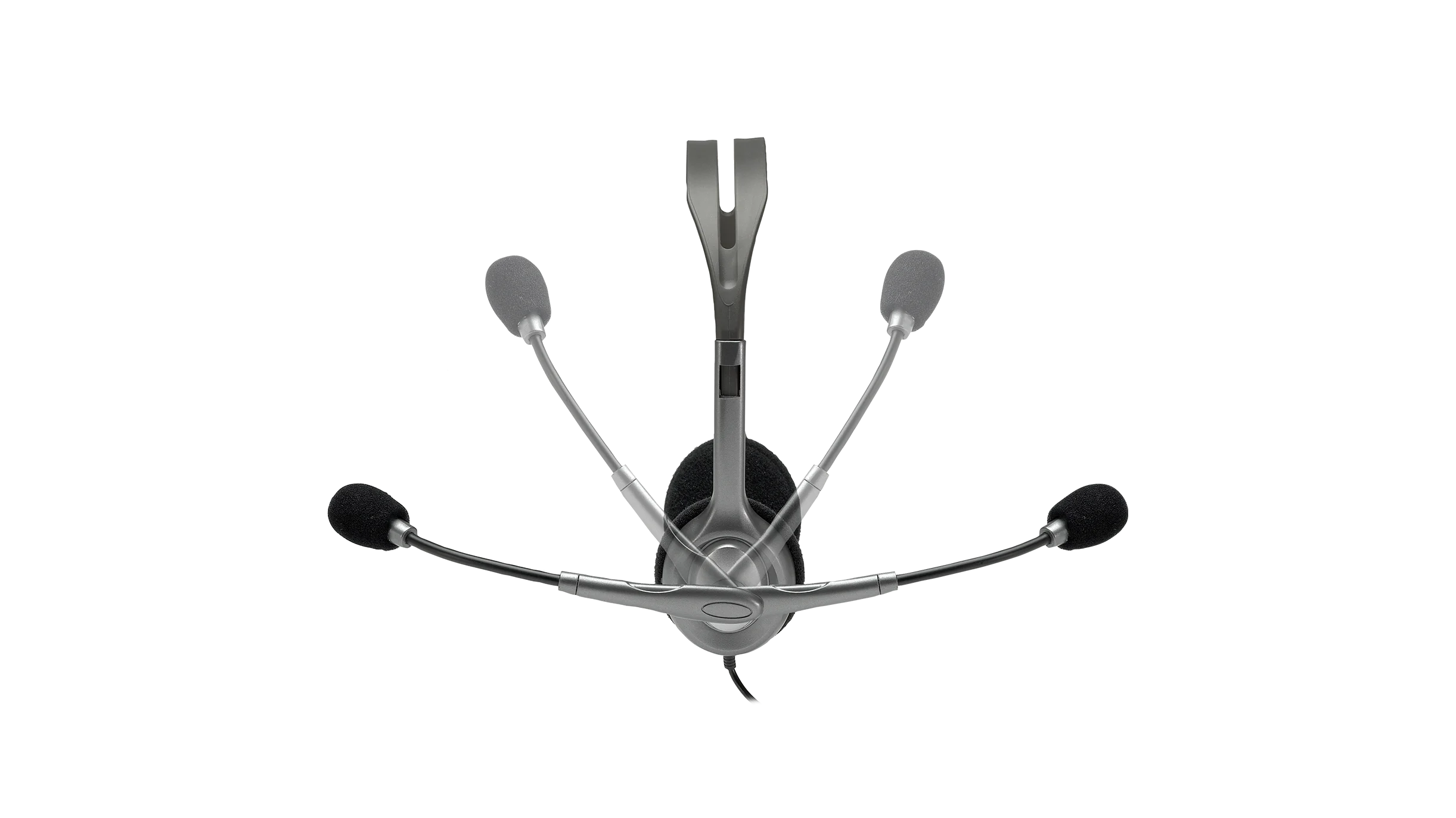 Egy ezüst-fekete headset több mikrofonnal, fekete háttér előtt középen.