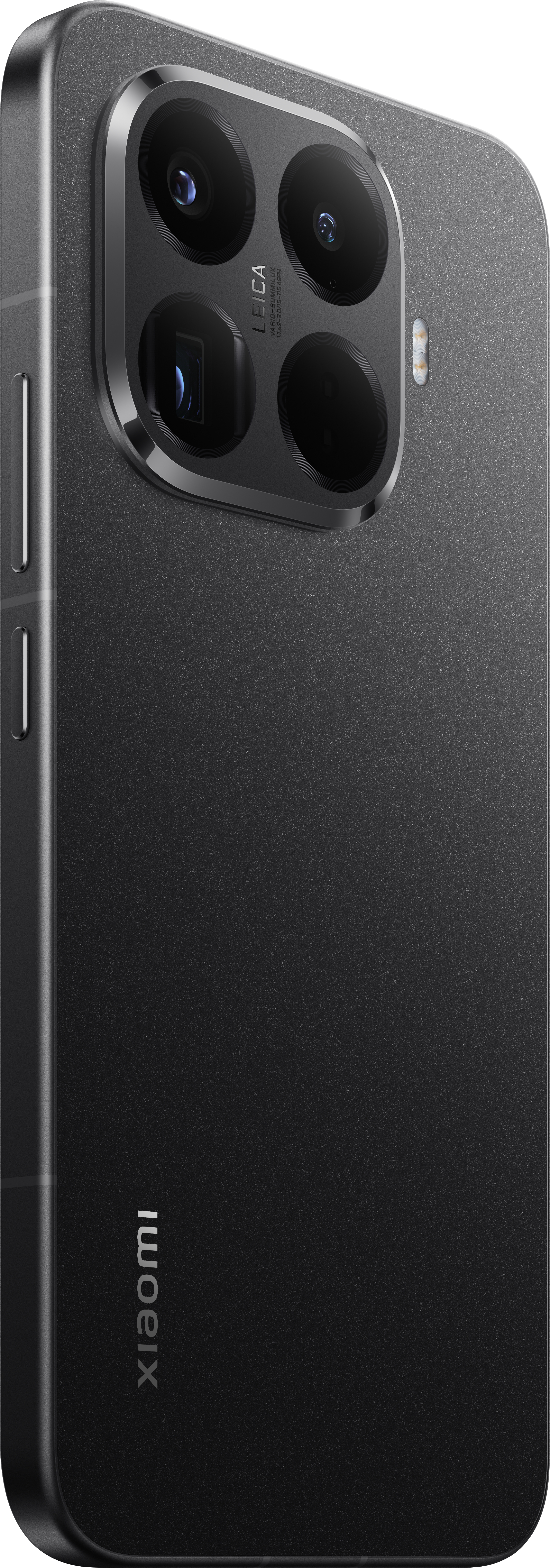 Schwarzes Smartphone mit Kameramodul mit vier Objektiven. Das Telefon hat eine strukturierte Rückseite und das Leica-Logo.