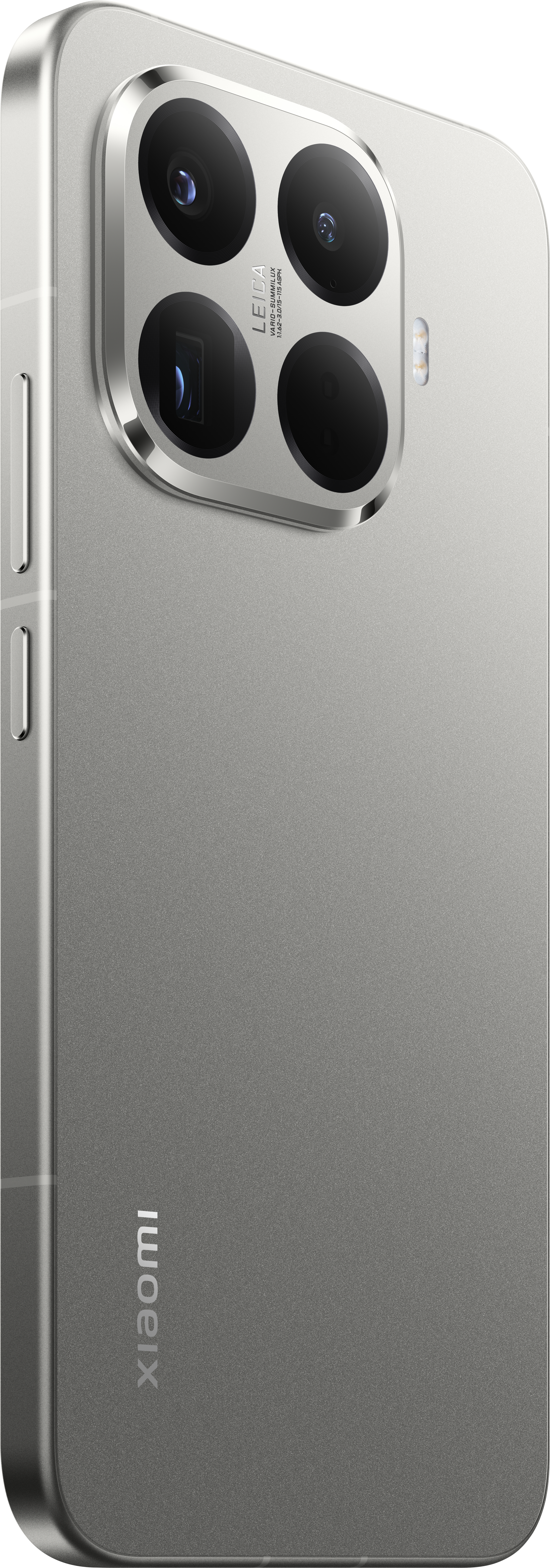Ein Smartphone mit silberner Rückseite und Kameramodul mit Leica-Logo. Das Xiaomi-Logo ist sichtbar.