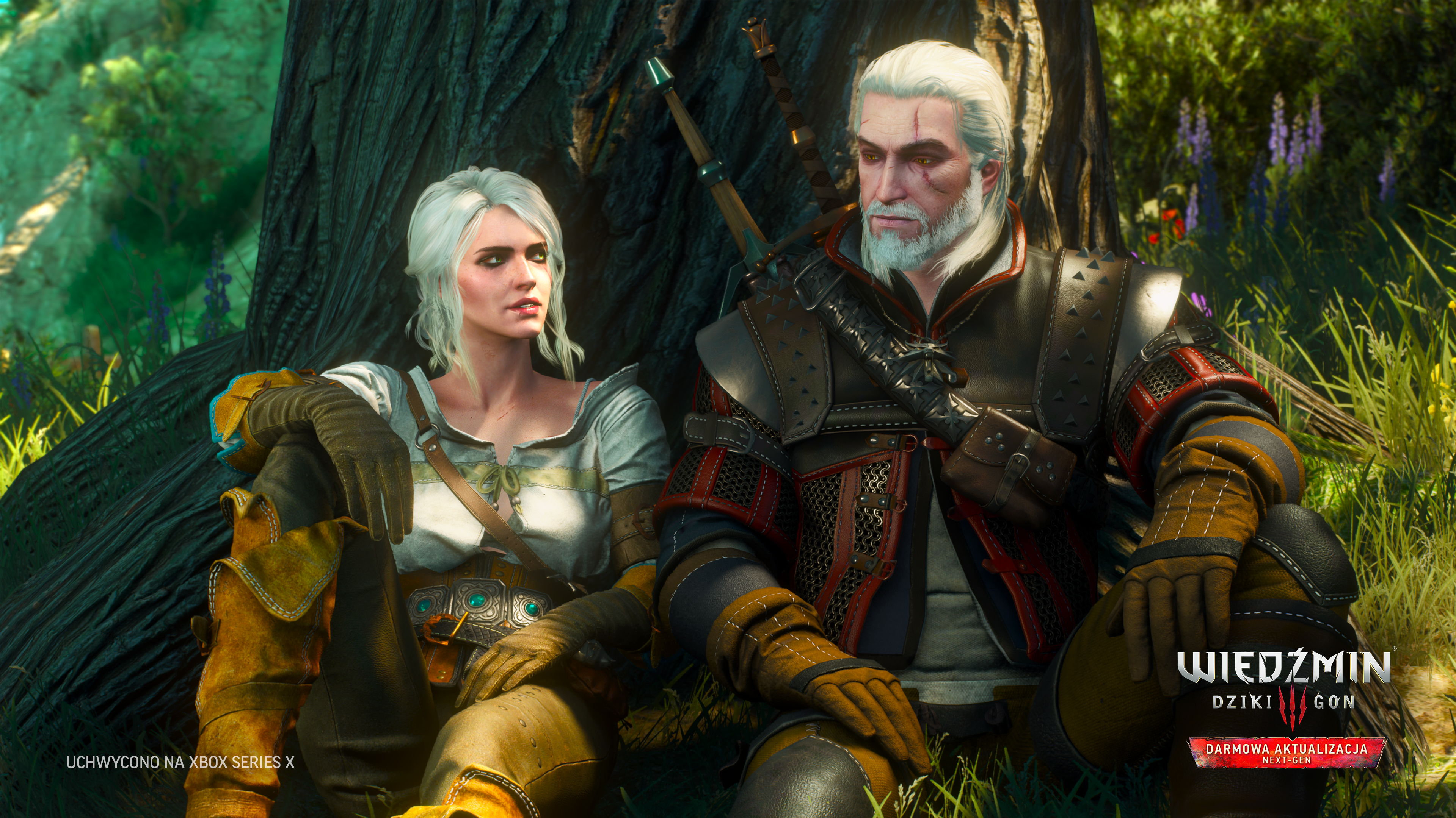 Geralt i Ciri z gry Wiedźmin, siedzą pod drzewem. Geralt ma białe włosy i brodę. Ciri ma białe włosy.