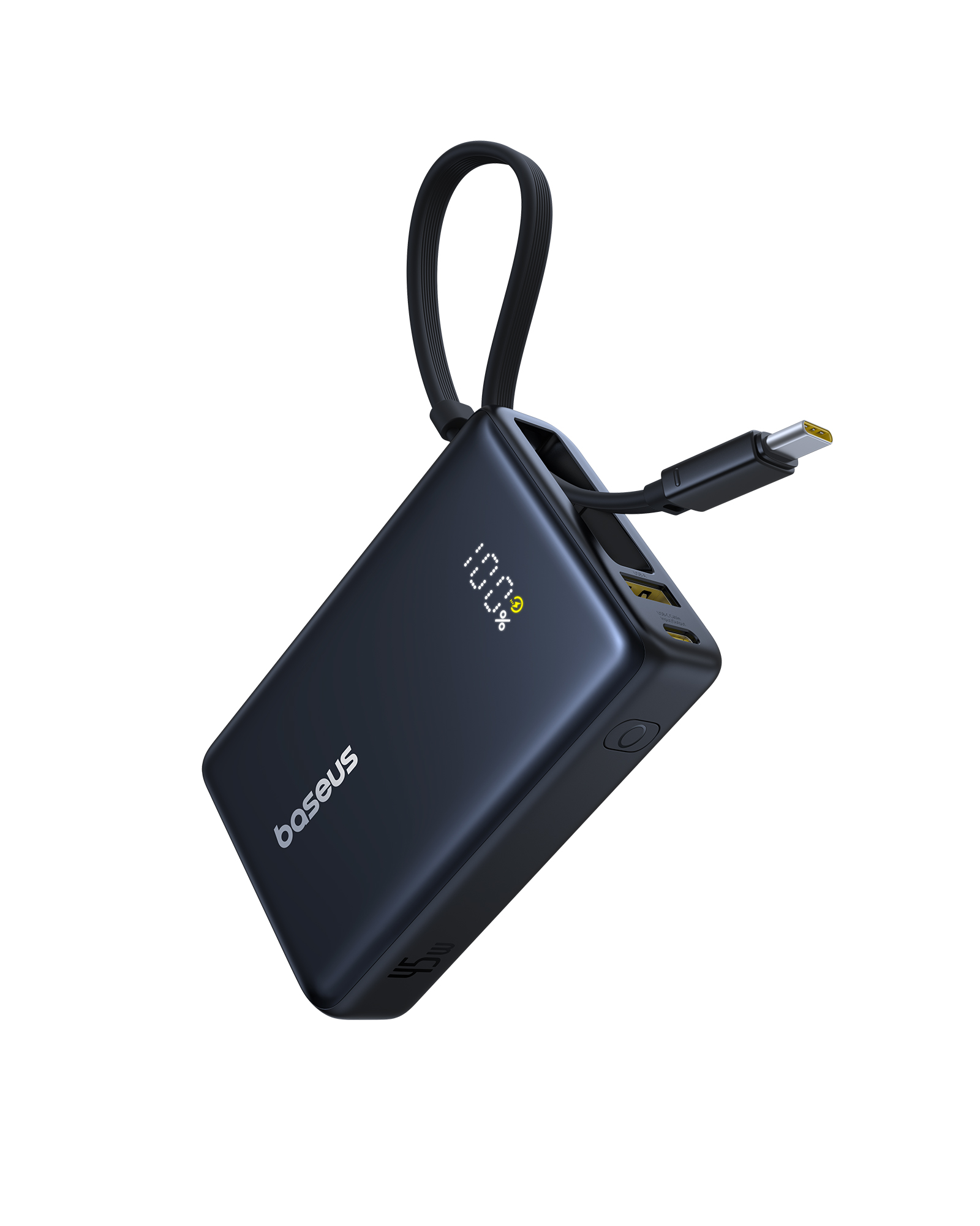Egy fekete Baseus power bank fekete pánttal és USB-C kábellel. A kijelző 100%-os töltöttséget mutat.