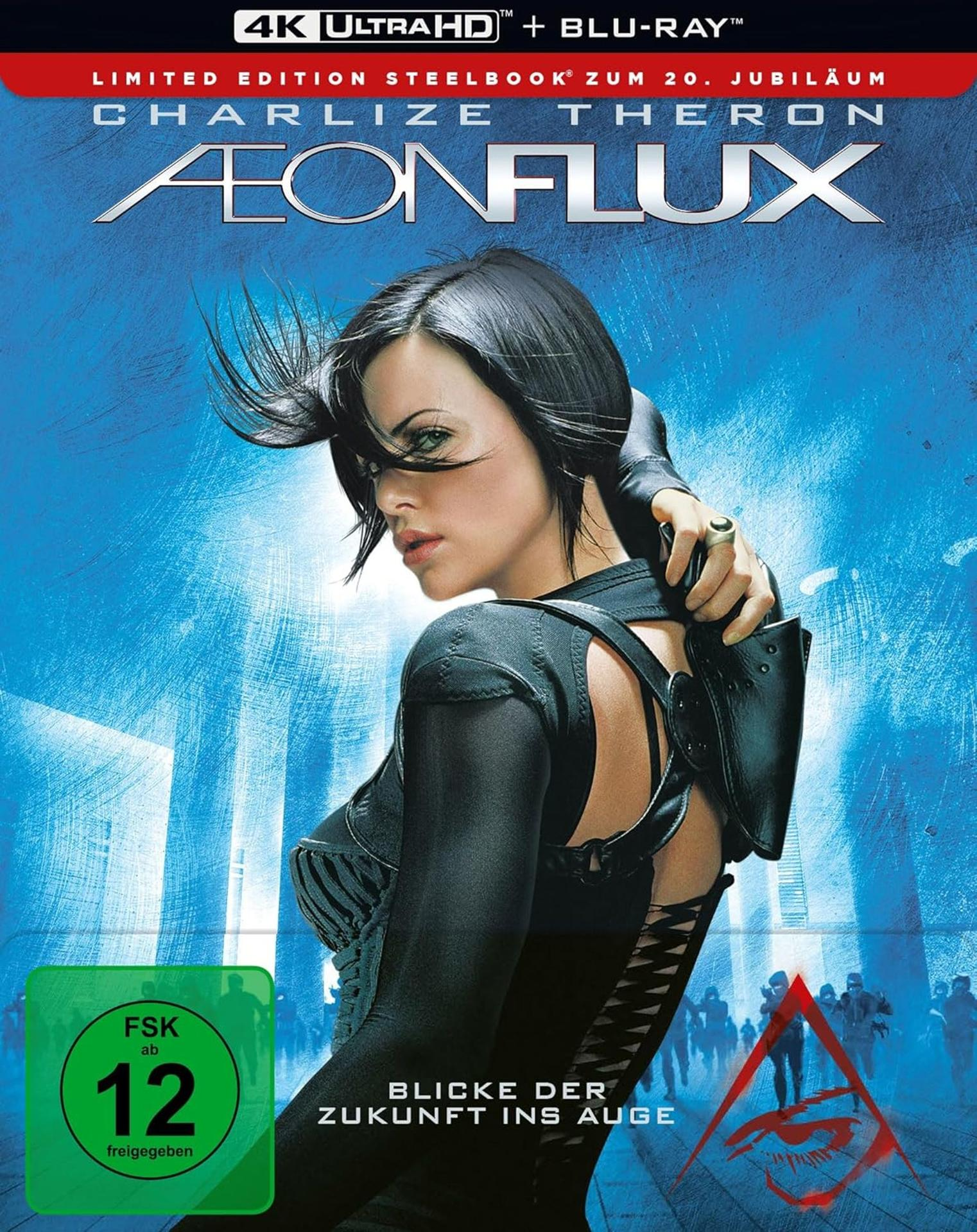 Poster für den Film Aeon Flux. Charlize Theron blickt zurück. Enthält Text auf Englisch und Deutsch.
