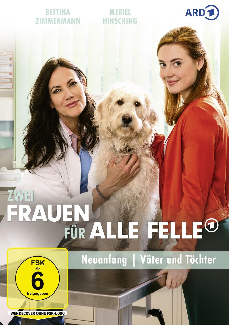 Zwei Frauen und ein Hund in einem Tierarzt-Setting.
