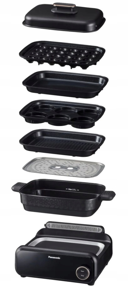 Czarny multicooker Panasonic z różnymi odłączanymi częściami, w tym pokrywką, płytą grillową i tacami do gotowania.