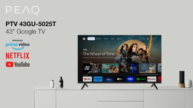 Egy 43 hüvelykes Google TV a 'The Wheel of Time' műsort jeleníti meg. Netflix, YouTube és Prime Video logók balra.
