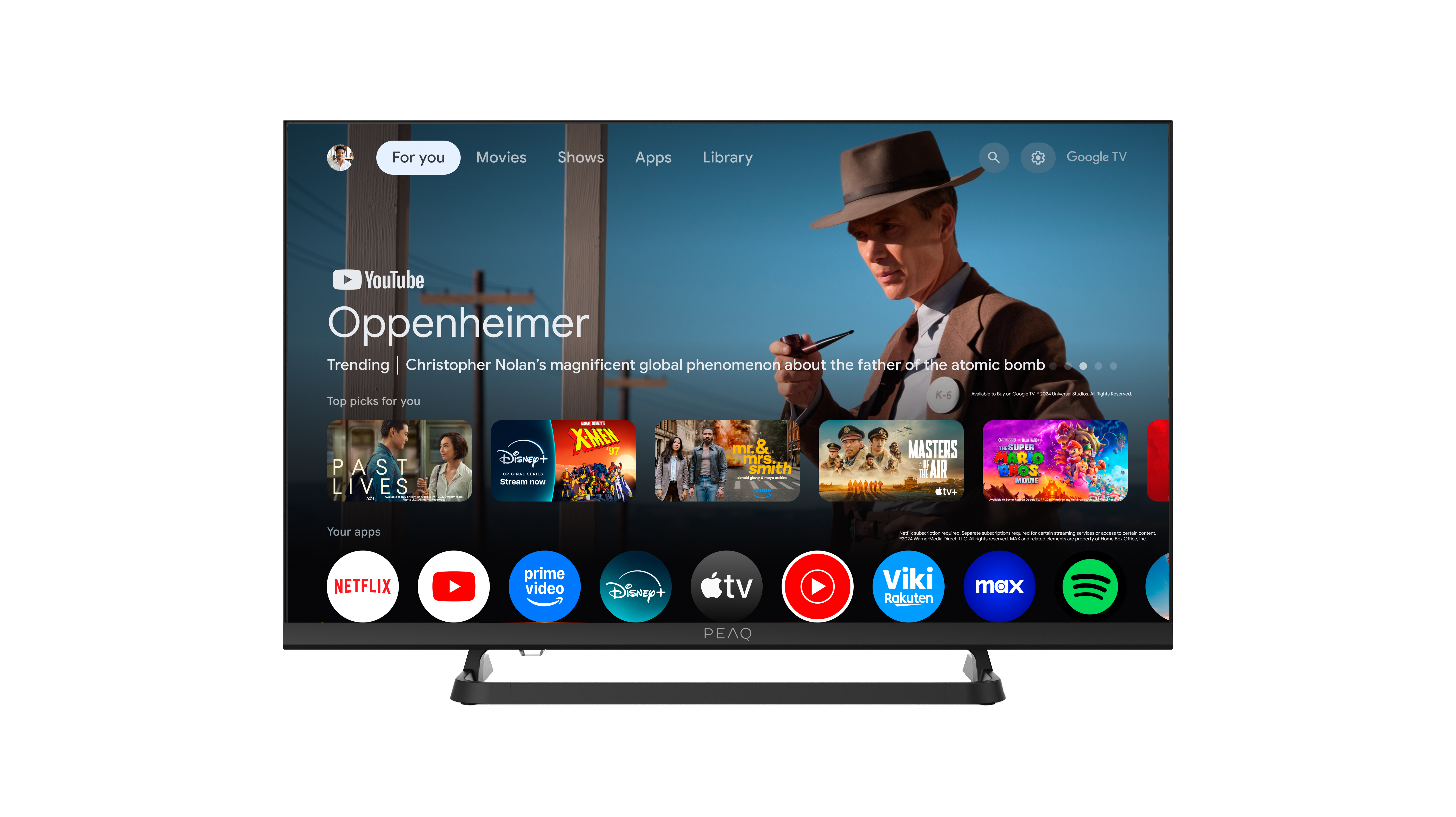 Egy síkképernyős TV a YouTube alkalmazást és egy filmplakátot jelenít meg. Alatta alkalmazásikonok láthatók, mint a Netflix, Prime Video, Disney+ és mások.