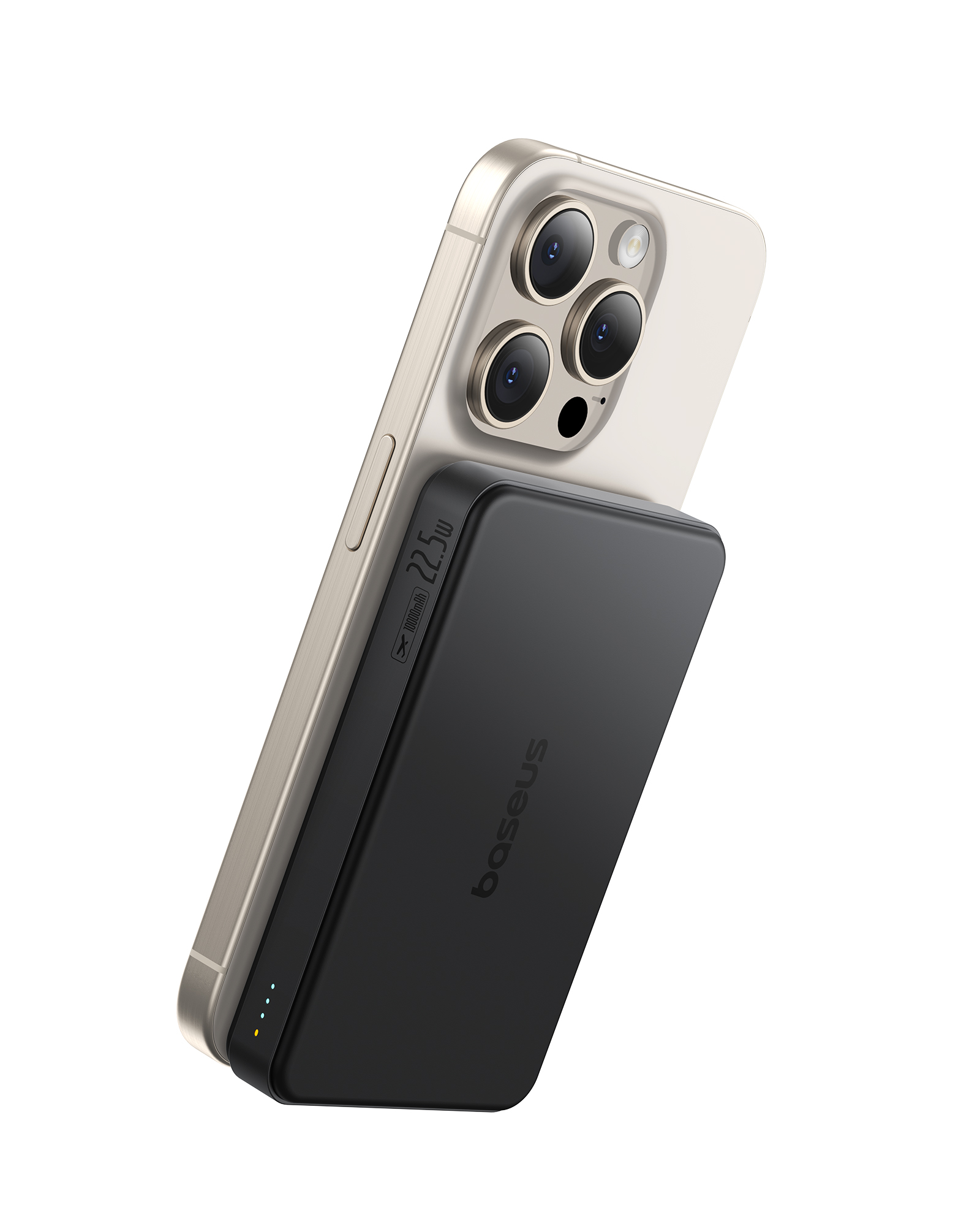 Egy arany iPhone, fekete Baseus mágneses power bankkal. A telefonnak több kamerája van. A power bank a márkát mutatja.