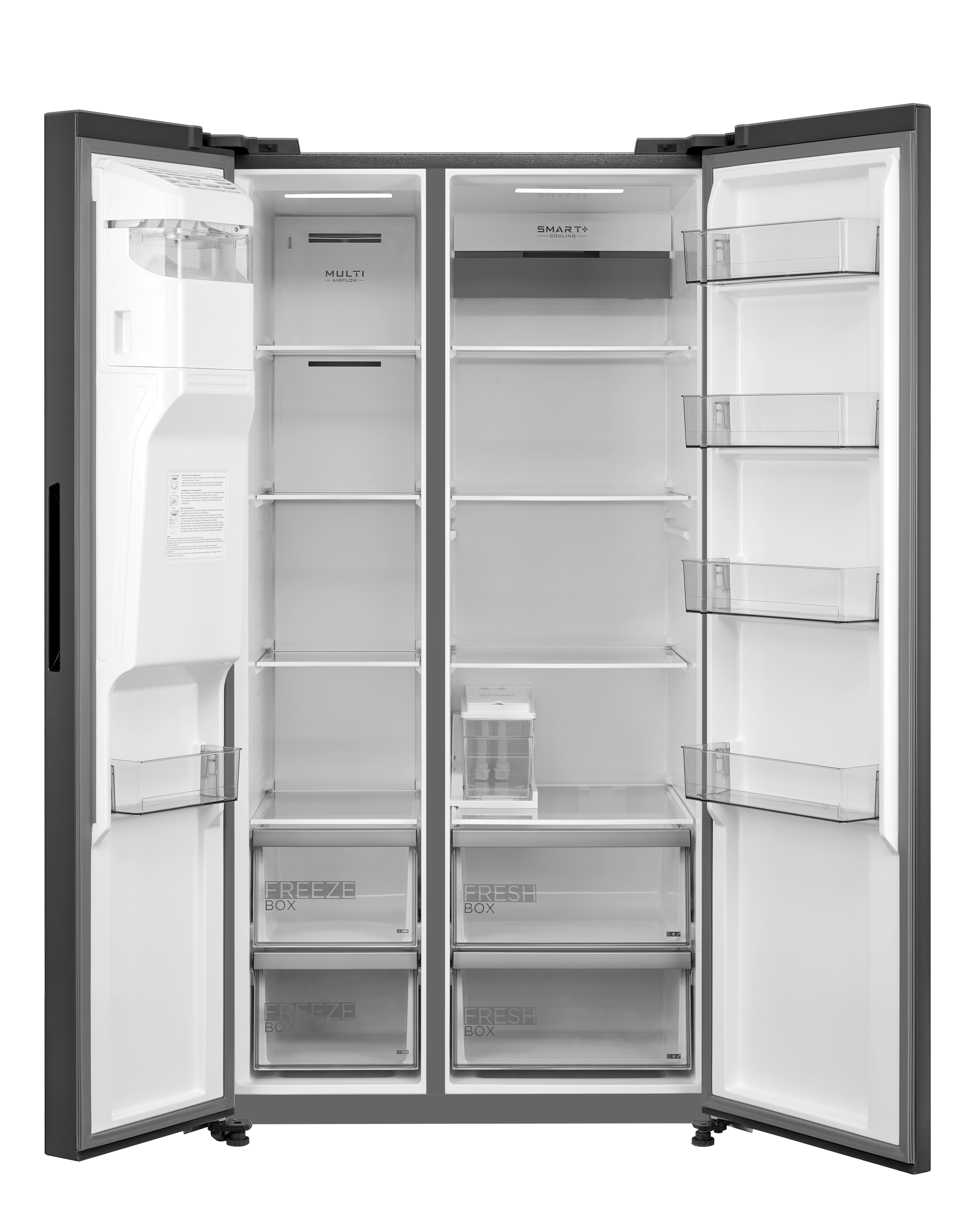 Ein offener, leerer, grauer Kühlschrank zeigt Regale, Schubladen und transparente Aufbewahrungsboxen. Die Türen sind vollständig geöffnet.