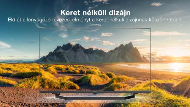 A TV egy strandot mutat, a háttérben hegyekkel. A TV keret nélküli kialakítású.