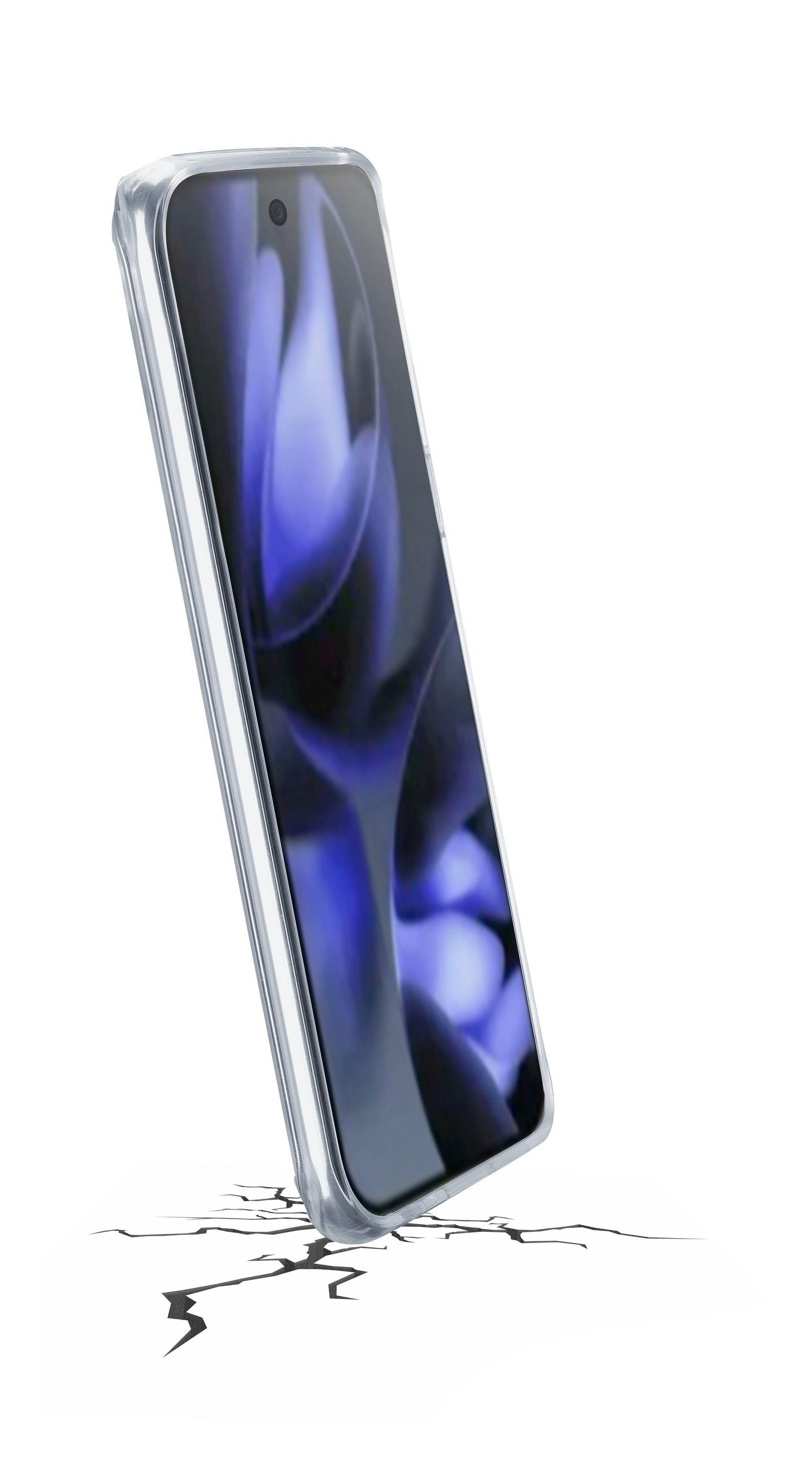 Ein Smartphone mit durchsichtiger Hülle ist abgewinkelt und scheint zu fallen. Der Bildschirm zeigt blaue Farbtöne, der Boden ist gerissen.