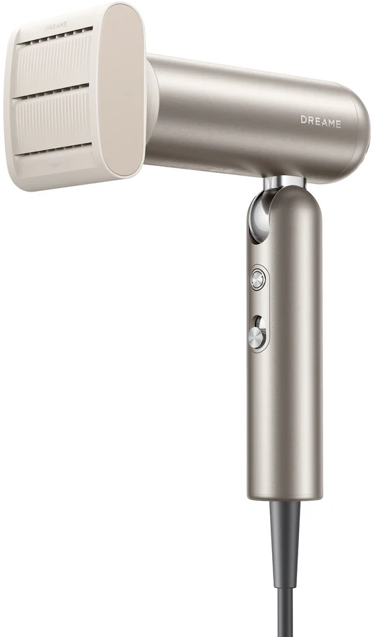 Ein metallischer Haartrockner. Der Kopf ist rechteckig und der Griff hat Knöpfe. Das Kabel ist schwarz.