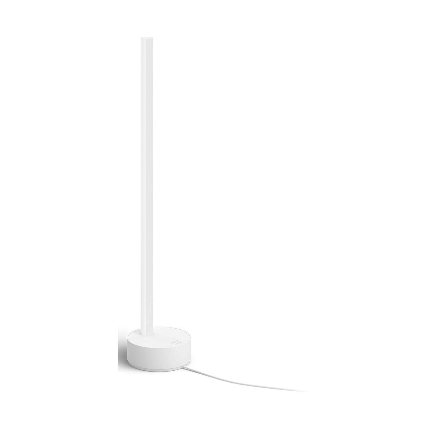 Una lampada bianca moderna con una barra luminosa alta e sottile. Si trova su una base circolare bianca con un cavo di alimentazione.