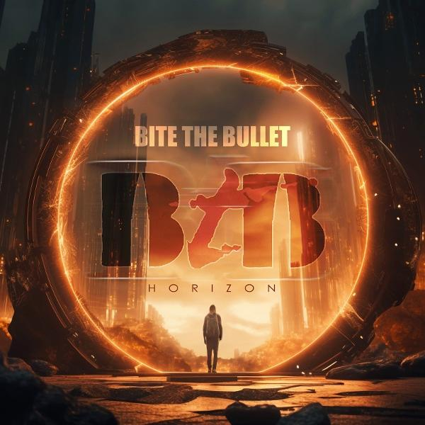 Eine Person steht vor einem leuchtenden Portal mit den Worten 'Bite the Bullet' und 'Horizon'. Futuristische Stadtlandschaft im Hintergrund.