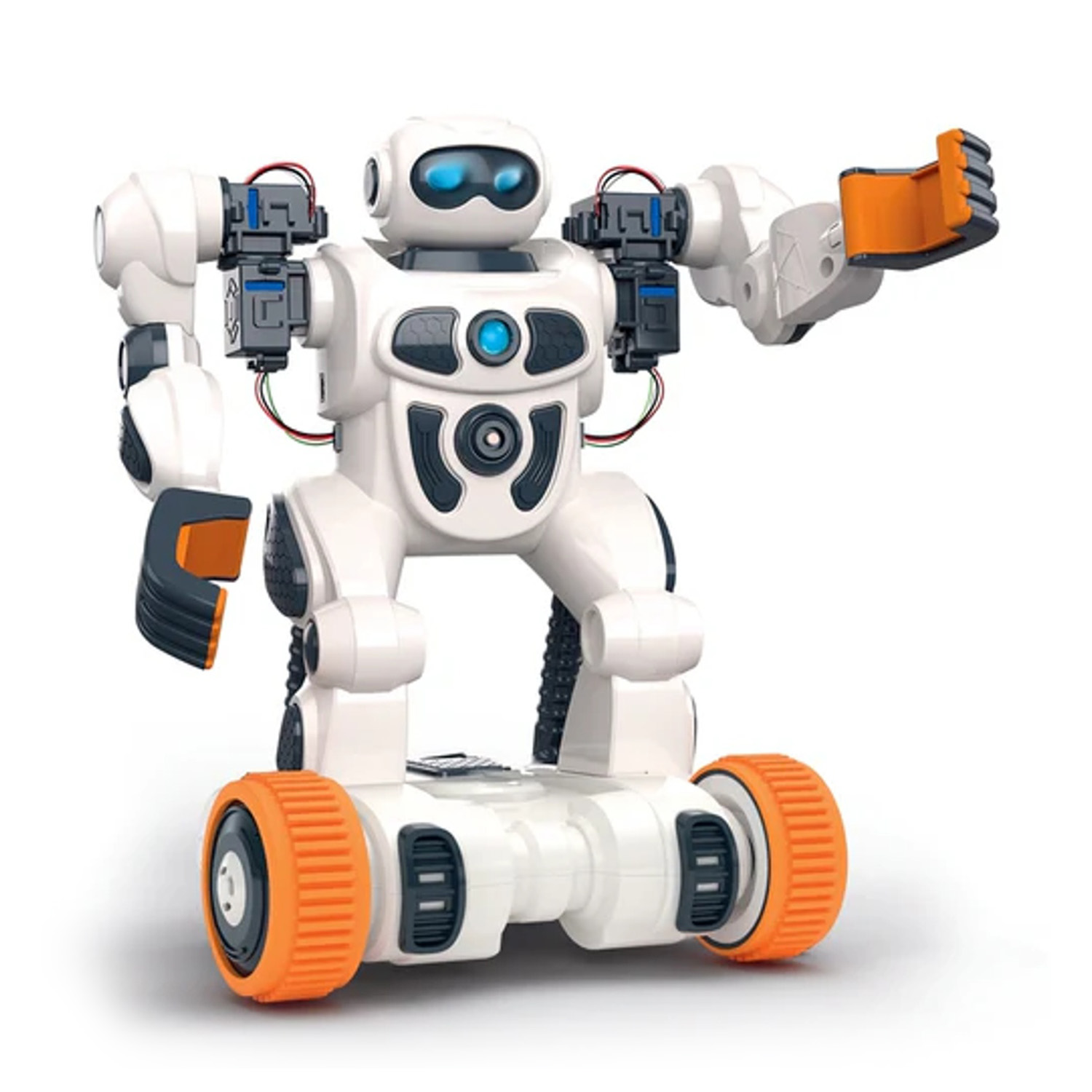 Robot giocattolo bianco con ruote e dettagli arancioni. Ha braccia, testa con occhi blu e si trova su una superficie bianca.