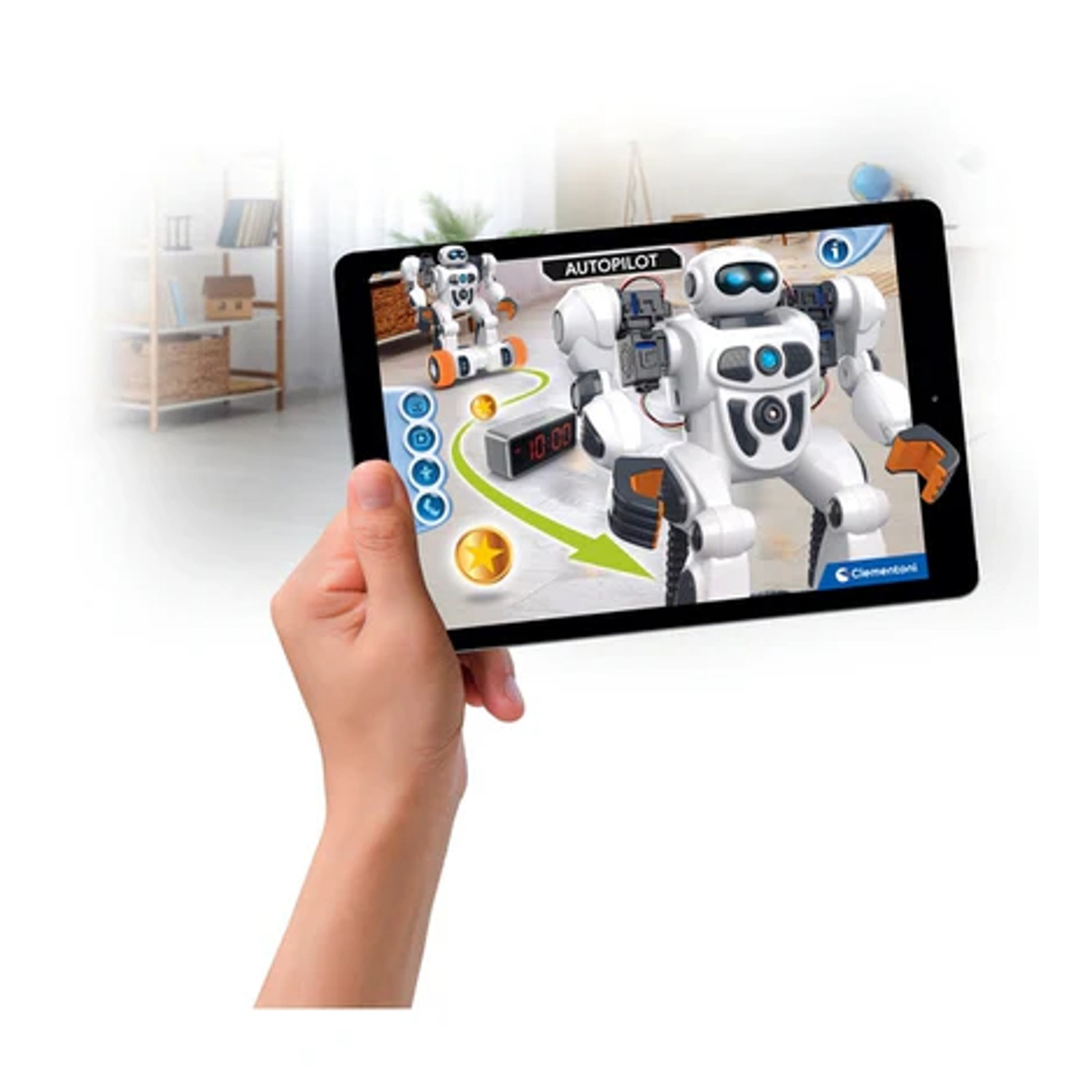 Una mano che tiene un tablet che mostra un robot bianco sullo schermo. Lo sfondo mostra un altro robot e una mensola.