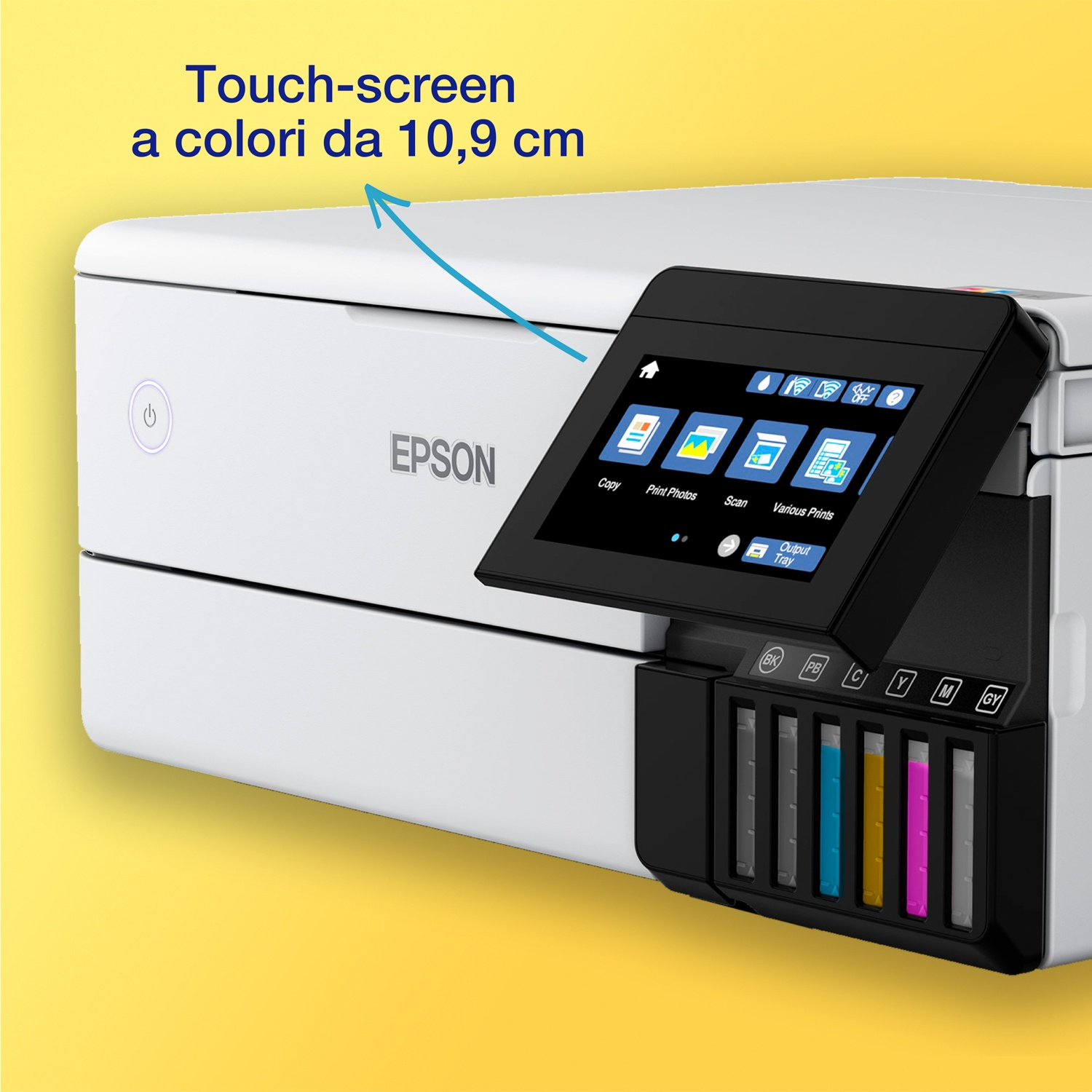 Stampante Epson bianca con touchscreen che mostra icone. Serbatoi d'inchiostro con inchiostri colorati visibili. Sfondo giallo.