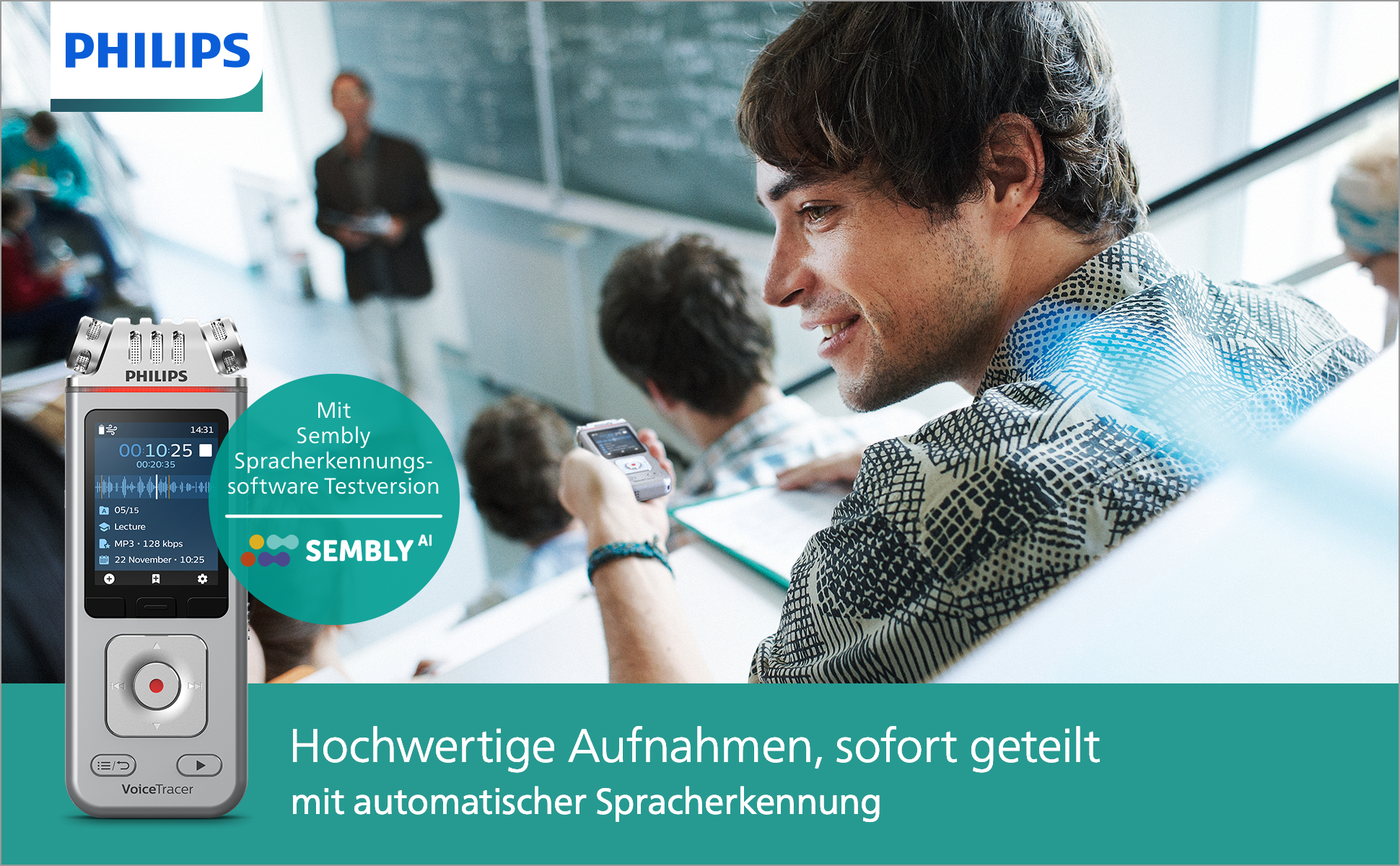 Ein Mann lächelt und hält ein Aufnahmegerät. Text: 'Hochwertige Aufnahmen, sofort geteilt mit automatischer Spracherkennung'.