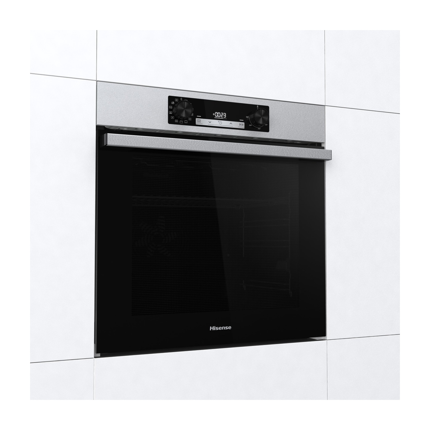 Un forno Hisense a incasso con porta in vetro nero e pannello comandi in acciaio inox. Il forno è inserito in mobili bianchi.