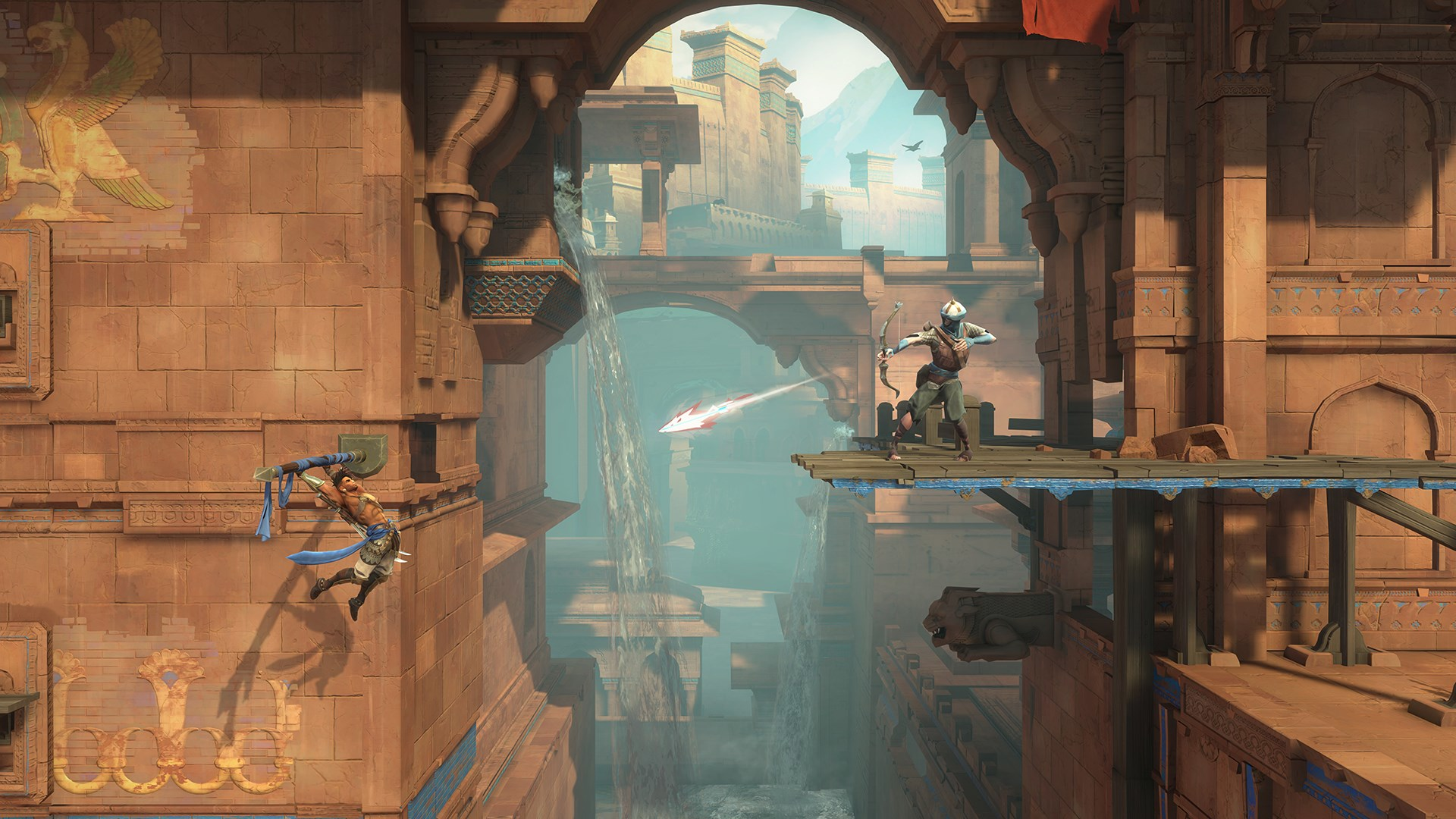 Una scena di gioco mostra due figure che combattono in un'antica città. Uno scocca una freccia, l'altro salta. Cascate e archi.
