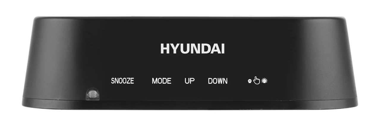 Czarny budzik Hyundai z przyciskami: Drzemka, Tryb, Góra, Dół i regulacja jasności. Zegar jest na białym tle.
