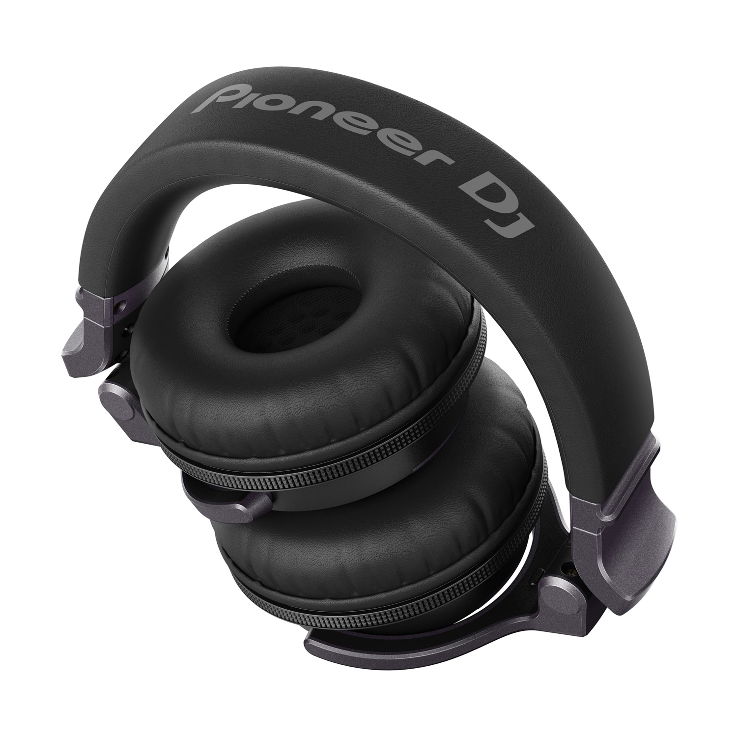 Cuffie Pioneer DJ nere su sfondo bianco. Le cuffie sono angolate, mostrando i padiglioni e l'archetto.