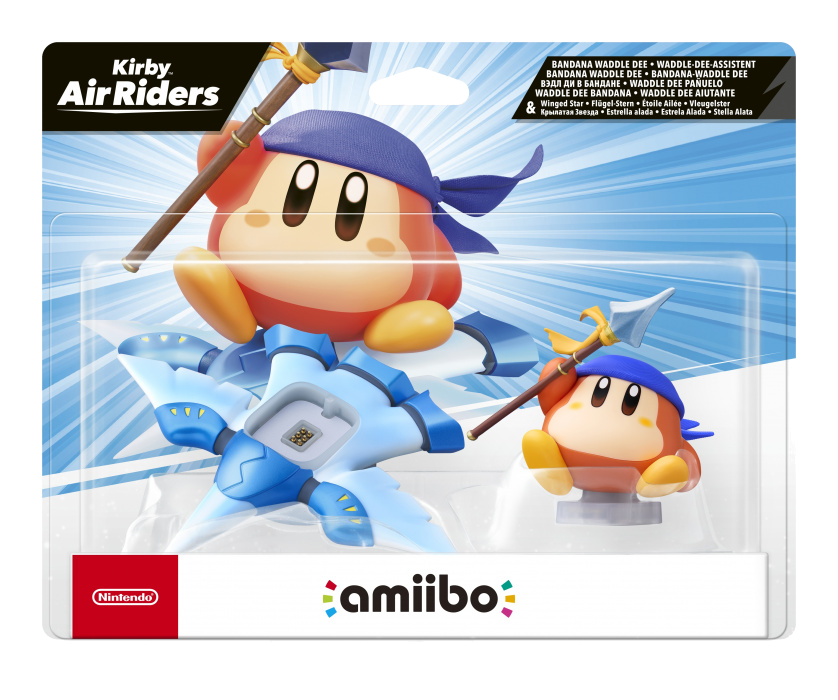 Figurka amiibo Bandana Waddle Dee w plastikowym opakowaniu. Jest pomarańczowa z niebieską bandaną, trzymająca włócznię. Tło jest białe.