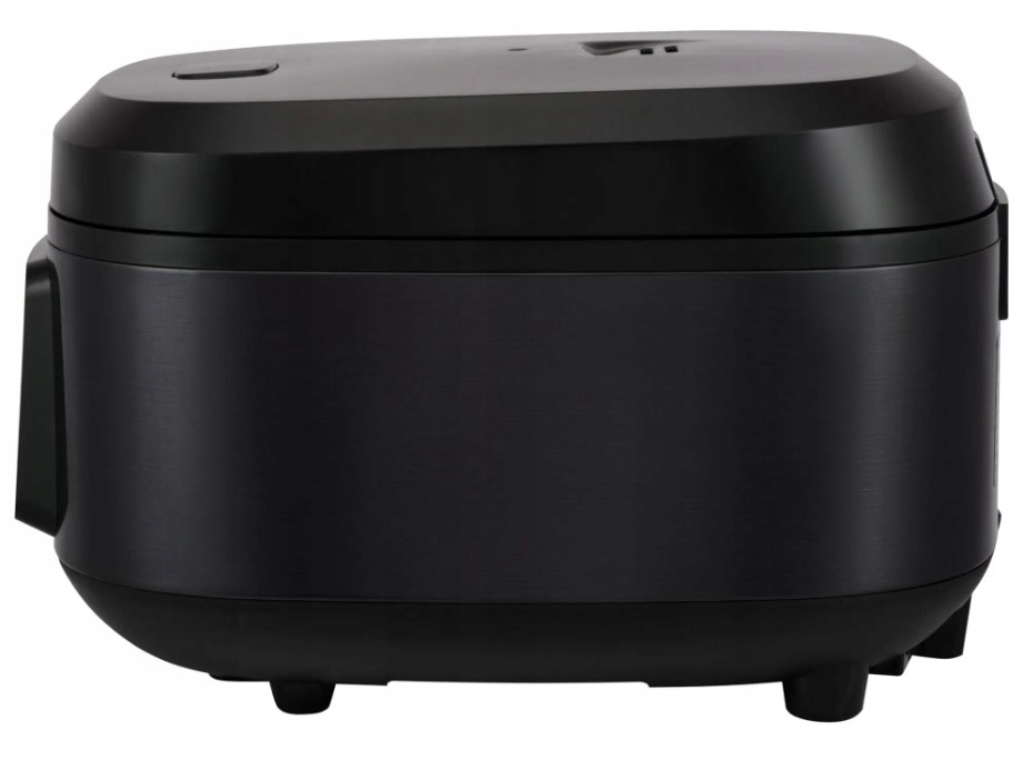 Czarny garnek do ryżu. Ma prostokątny kształt z zaokrąglonymi krawędziami. Powierzchnia ma szczotkowaną metalową teksturę.