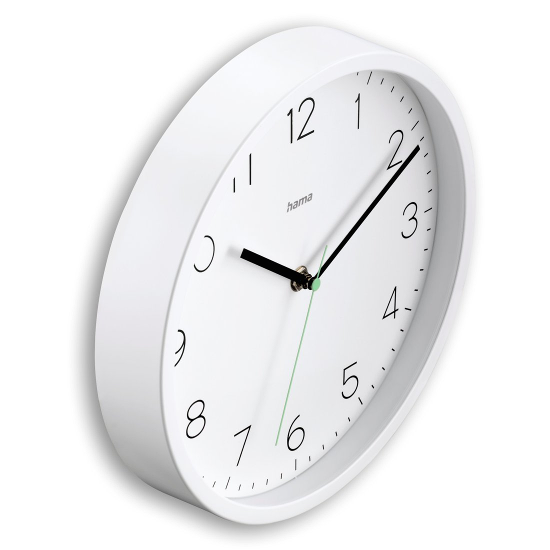 Biały zegar ścienny z czarnymi wskazówkami i cyframi. Widoczna marka 'hama'. Wskazówka sekundowa jest zielona.