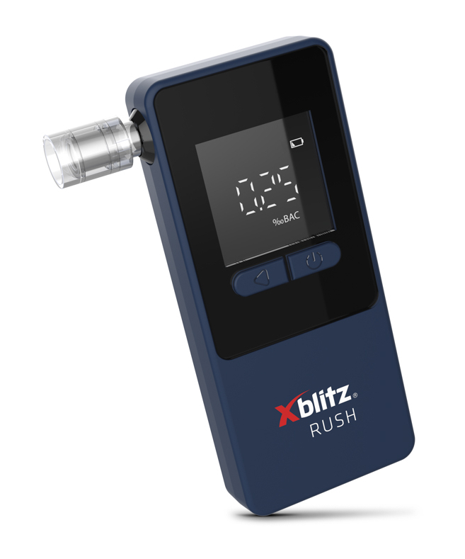 Niebieski, przenośny alkomat pokazuje 0,25 BAC. Ma ustnik, dwa przyciski i markę 'Xblitz Rush'.
