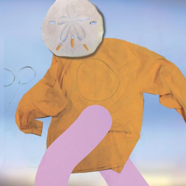 Eine abstrakte Figur mit einem Seesternkopf, orangefarbenem Hemd und rosa Beinen vor blauem Hintergrund.