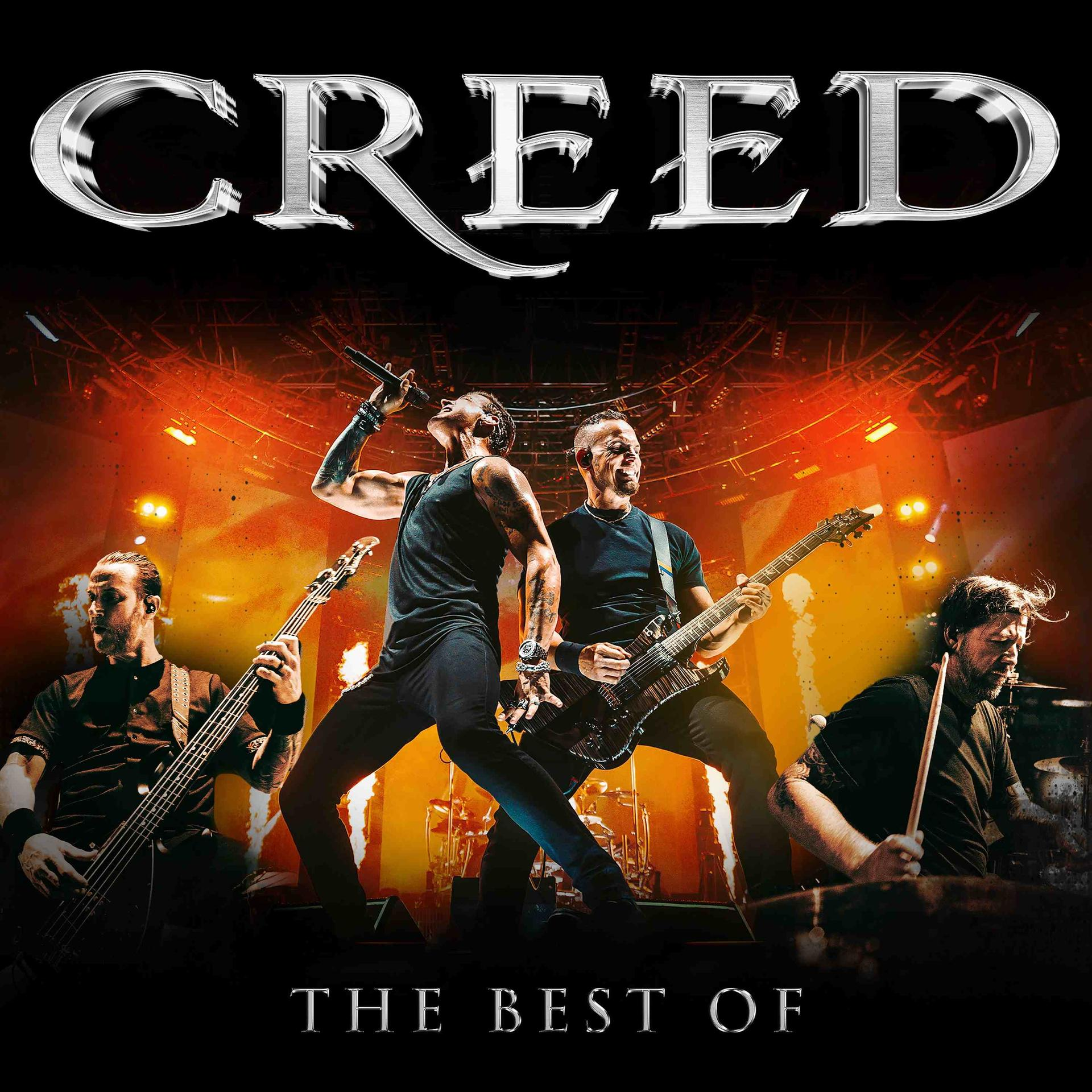 Die Band Creed tritt live mit Sänger, Gitarrist, Bassist und Schlagzeuger auf.