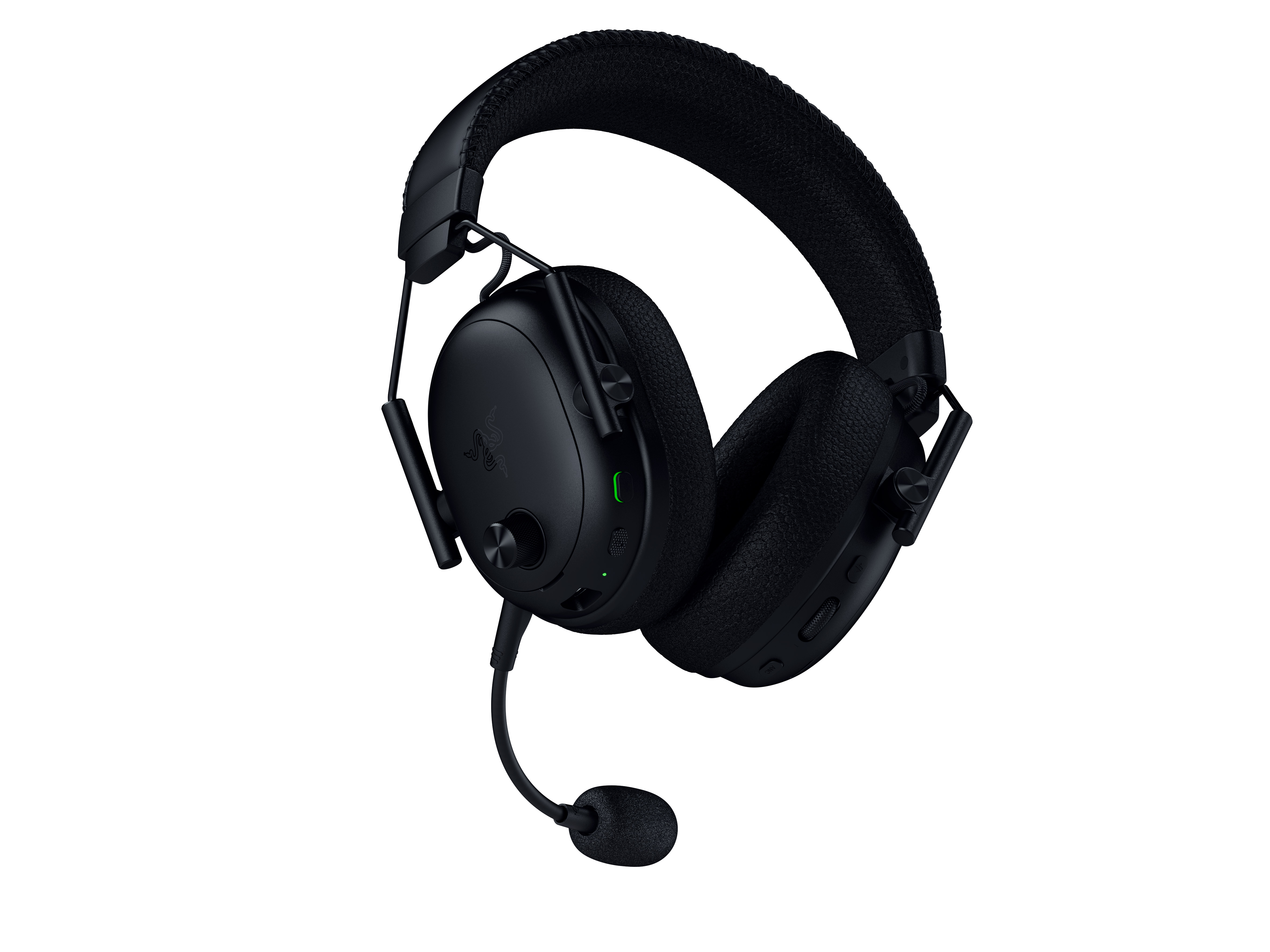 Beyaz zemin üzerinde siyah Razer oyun kulaklığı. Mikrofonu, kulaklıkları ve kafa bandı var.