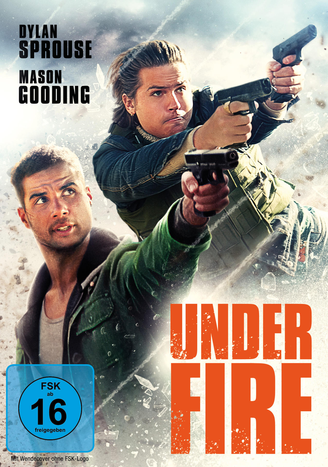 Filmposter mit zwei Männern, die Pistolen halten, Titel 'Under Fire'. Dylan Sprouse und Mason Gooding sind die Schauspieler.