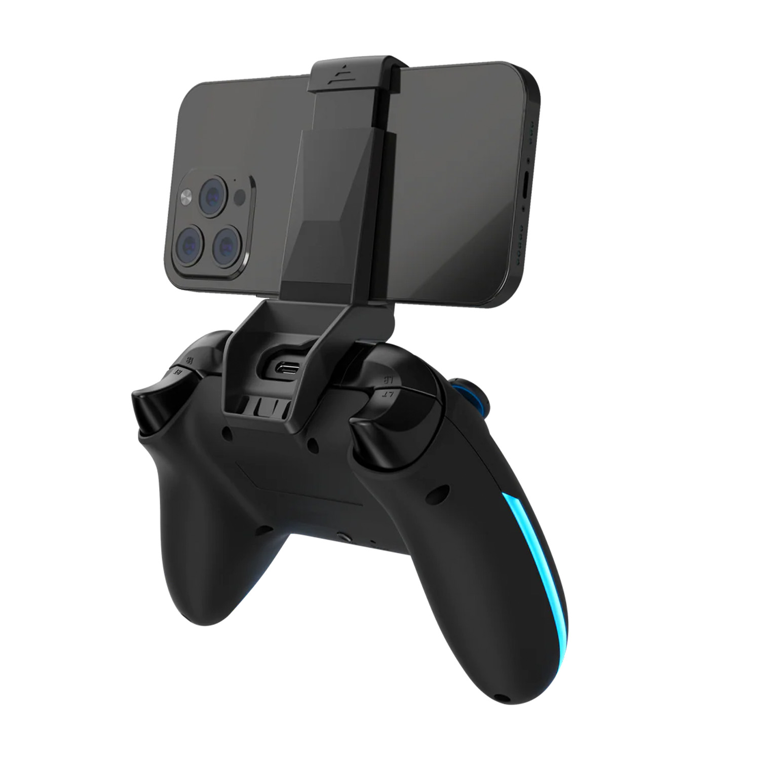 Uno smartphone nero collegato a un gamepad nero. Il telefono ha più fotocamere. Il gamepad ha pulsanti e una luce blu.