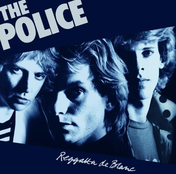 Pochette d'album de The Police. Trois membres du groupe dans une image bleutée. Le texte indique 'The Police' et 'Reggatta de Blanc'.