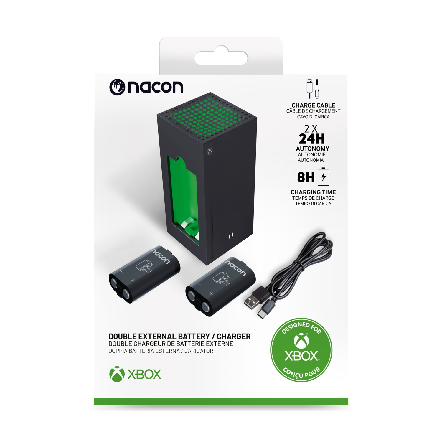 Una confezione del prodotto con un caricabatterie esterno Xbox, due batterie e un cavo di ricarica. La scatola ha colori verde e nero.