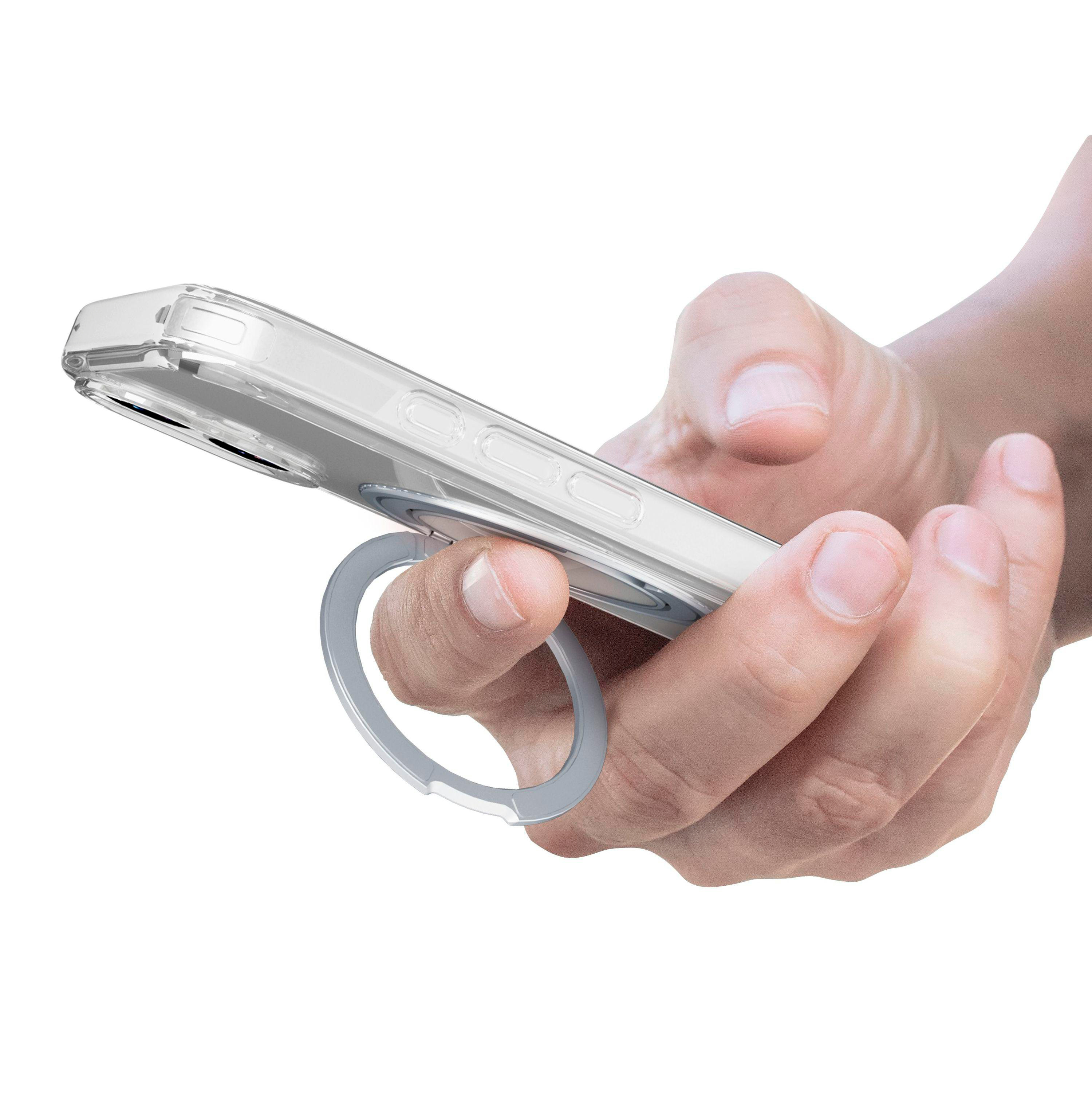 Eine Hand hält eine klare Telefonhülle mit einem silbernen Ring. Die Hülle hat ein Telefon im Inneren. Weißer Hintergrund.