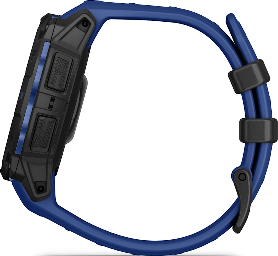 Une smartwatch bleue et noire. Le cadran est noir avec des boutons sur le côté. Le bracelet est bleu incurvé avec des fermoirs noirs.